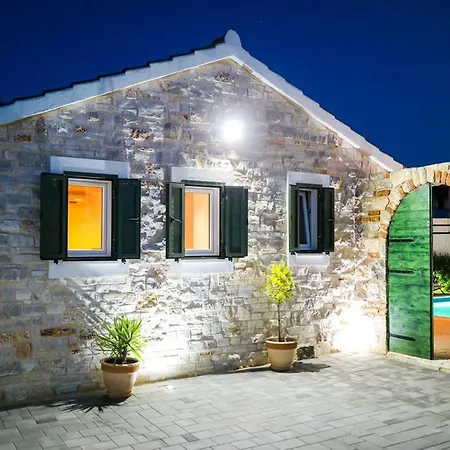 Villa In With Private Pool