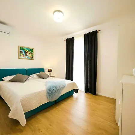 Charming With Private Pool And Covered Terrace 3 And Bathrooms * Pridraga