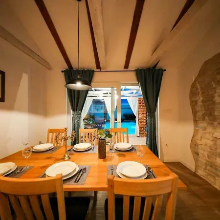 Charming With Private Pool And Covered Terrace 3 And Bathrooms Pridraga