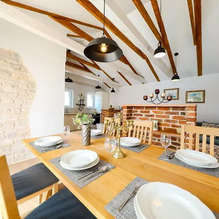 Charming With Private Pool And Covered Terrace 3 And Bathrooms Pridraga
