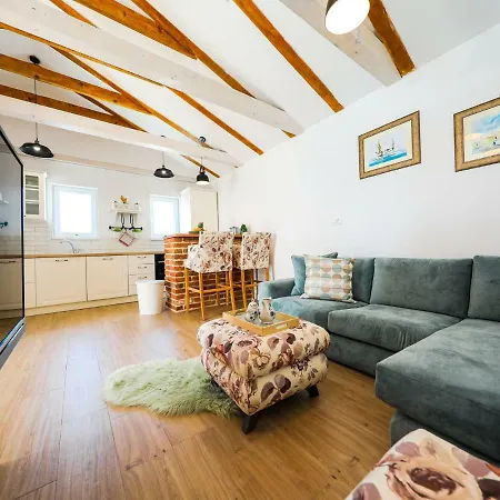 Charming With Private Pool And Covered Terrace 3 And Bathrooms * Pridraga