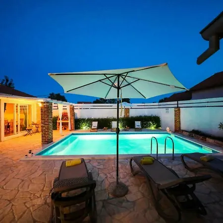 Villa Charming With Private Pool And Covered Terrace 3 And Bathrooms Pridraga
