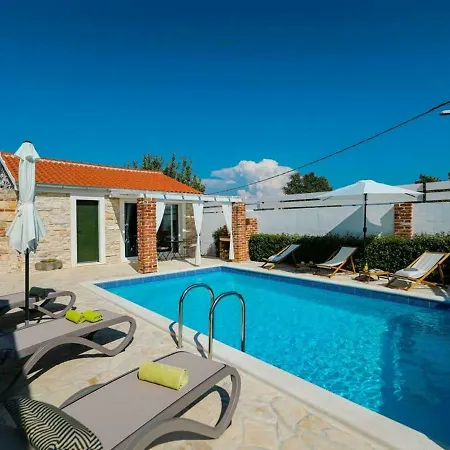 Charming With Private Pool And Covered Terrace 3 And Bathrooms Pridraga