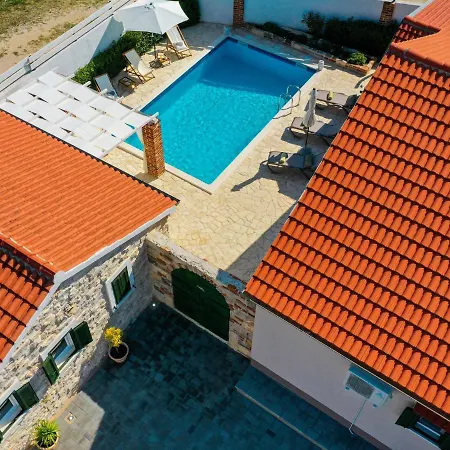 Villa Charming With Private Pool And Covered Terrace 3 And Bathrooms Pridraga