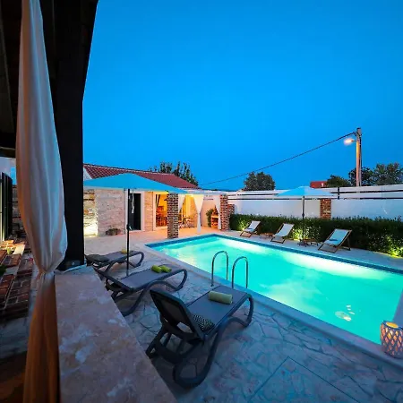 Charming With Private Pool And Covered Terrace 3 And Bathrooms Villa
