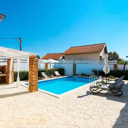Villa Charming With Private Pool And Covered Terrace 3 And Bathrooms *