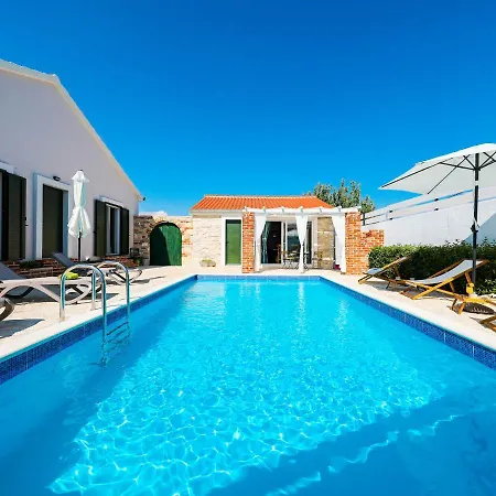 Charming With Private Pool And Covered Terrace 3 And Bathrooms * Pridraga