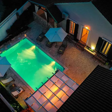 Charming With Private Pool And Covered Terrace 3 And Bathrooms * Pridraga