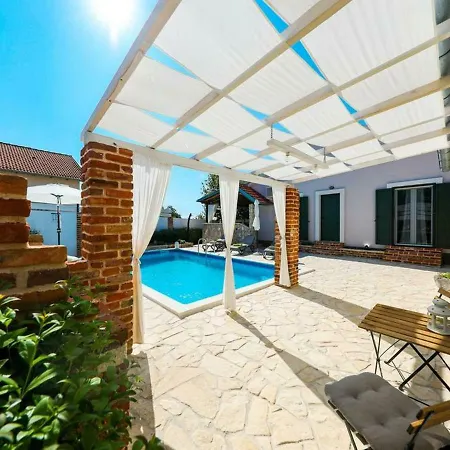 Villa Charming With Private Pool And Covered Terrace 3 And Bathrooms *