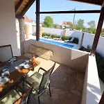 In With Private Pool 别墅 Pridraga