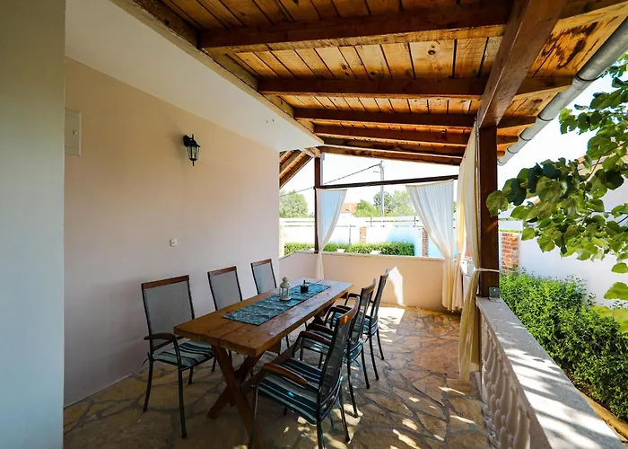 In With Private Pool Pridraga