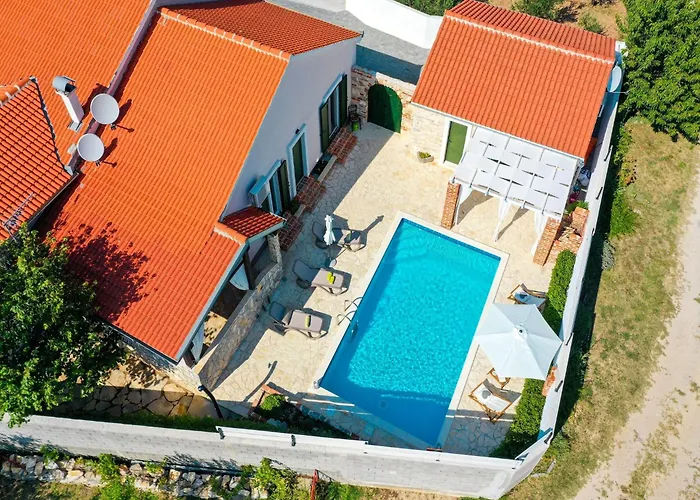 Villa In With Private Pool Pridraga